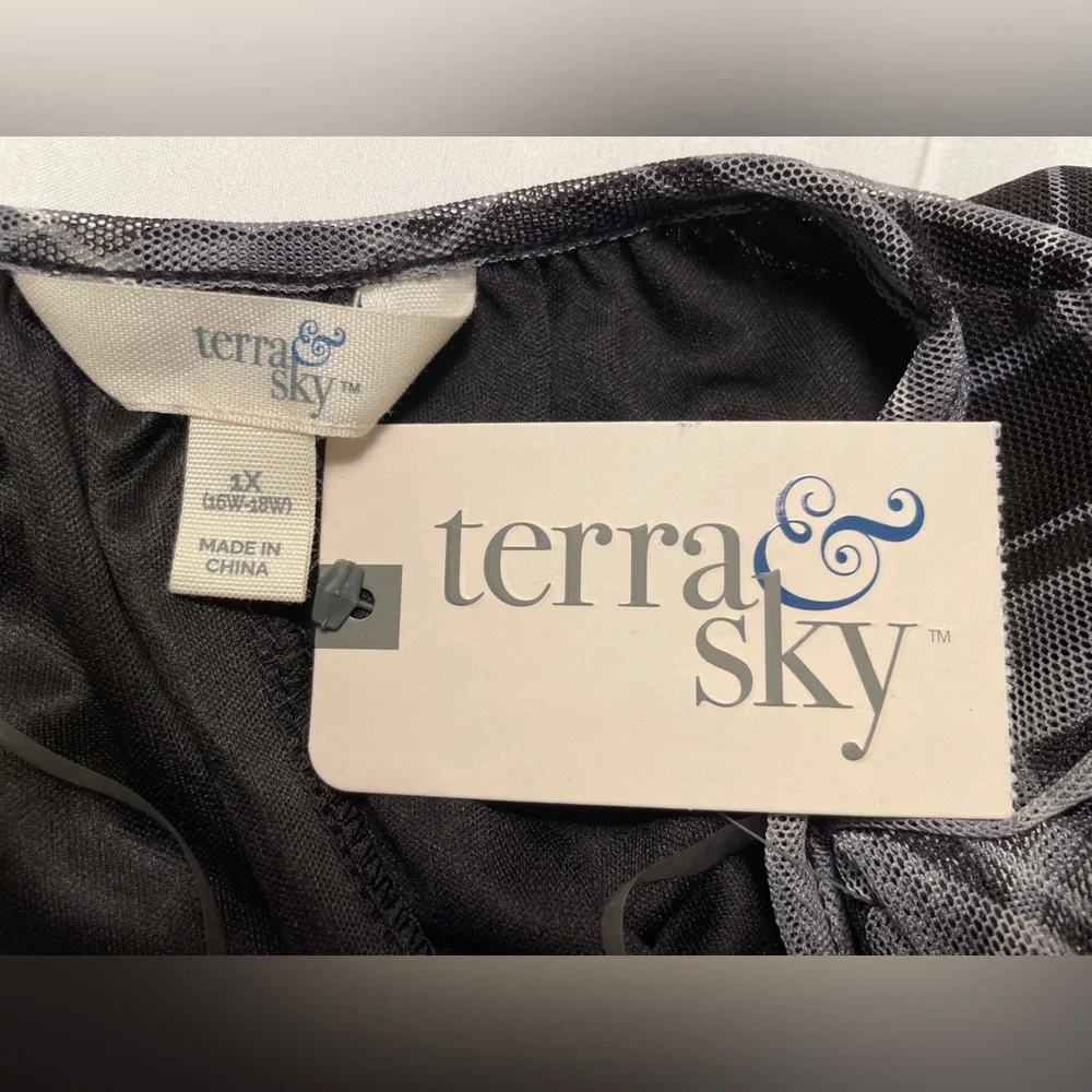 Terra & Sky Mesh Tiered Peasant Blouse Plus Size 1X Black & White Plaid - Picture 12 of 14